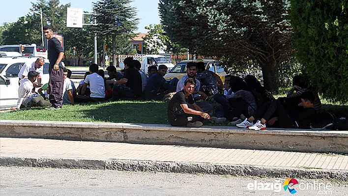 İstanbul yerine Elazığ'da bırakılan Afganlılar ortada kaldı