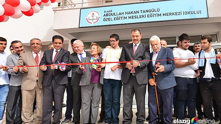 Elazığ'da hayırsever ailenin desteğiyle yapılan okul açıldı