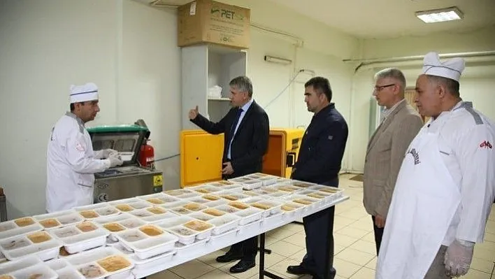 Elazığ Belediyesinden &quotBereket Sofrası" ile sıcak aş
