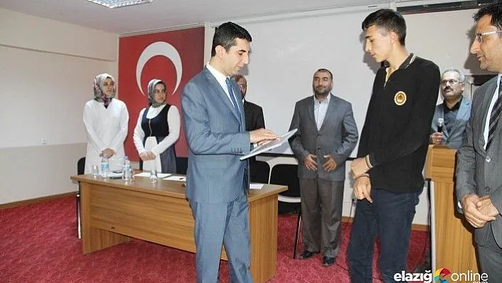 Çemişgezek'te Hadis Okuma Yarışması