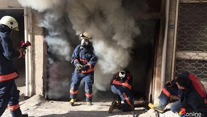 Elazığ'da Depo Yangını!