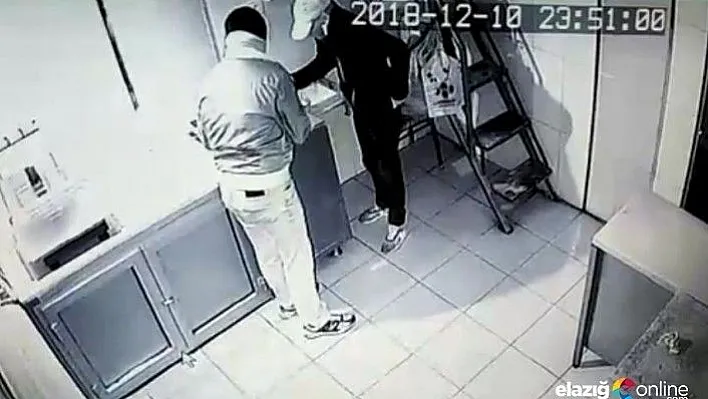 Demir kesme makasıyla kilidi kırıp, 30 bin lira çaldılar
