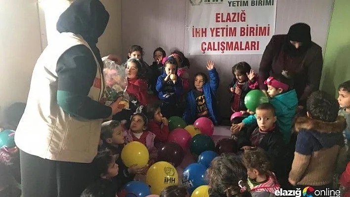 Elazığ'da örülen atkı ve bereler Azez'e ulaştı