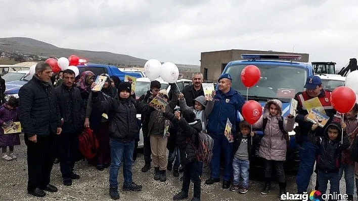 Jandarma ekipleri öğrenci servislerini denetledi