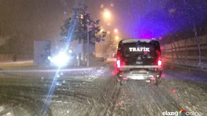 Bingöl-Elazığ yolu kar ve tipi nedeniyle ulaşıma kapatıldı