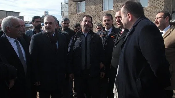 Evi çöken, inekleri telef olan aileye &quotev müjdesi"