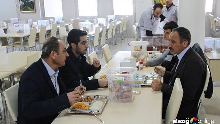 Rektör Demirdağ, tweet atan öğrenciyle yemek yedi