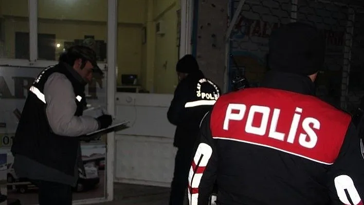 Kavga sırasında kendini vurdu