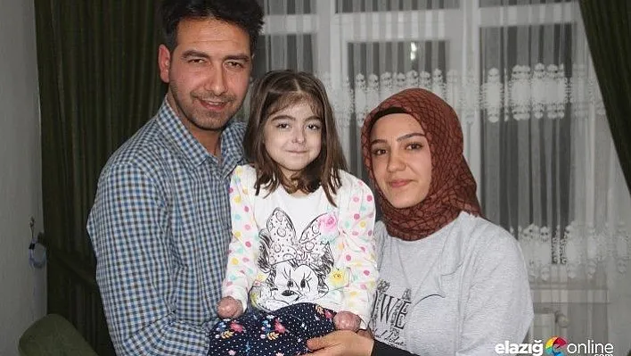 Kelebek hastası kızlarına 'kelebek' gibi bakıyorlar