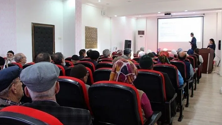 Huzurevi sakinlerine, &quotYaşlı Sağlığı" eğitimi