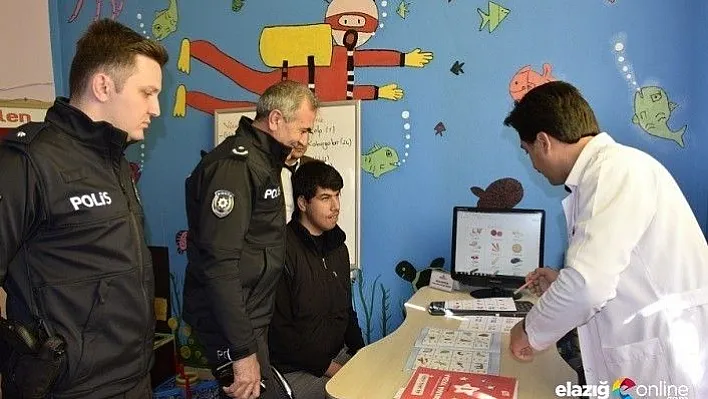 Palu'da polislerden, özel çocuklara ziyaret