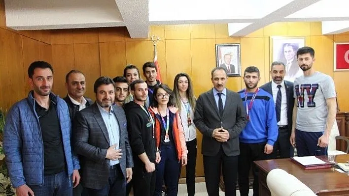 Rektör Demirdağ üniversite sporcuları ile bir araya geldi
