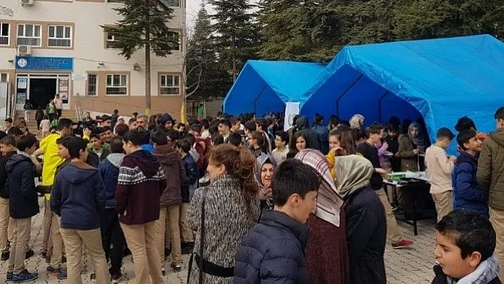 Savaş mağduru çocuklar için kermes