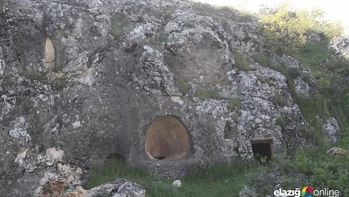 Sakin şehir Ağın'da, kaya mezarları turizme kazandırılmayı bekliyor