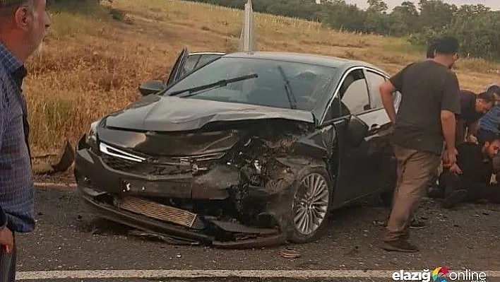Elazığ'da otomobiller çarpıştı: 1 ölü, 9 yaralı