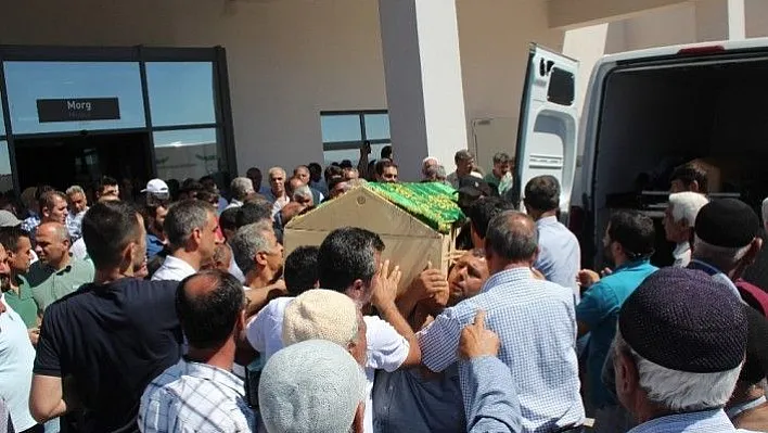 Mezuniyetten dönerken kazada ölen aynı aileden 2'si defnedildi