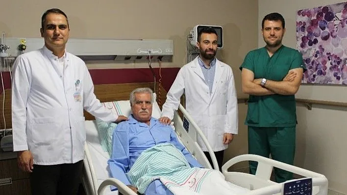 Yaşlı adamın kalp kapağı, yeni yöntemle değiştirildi
