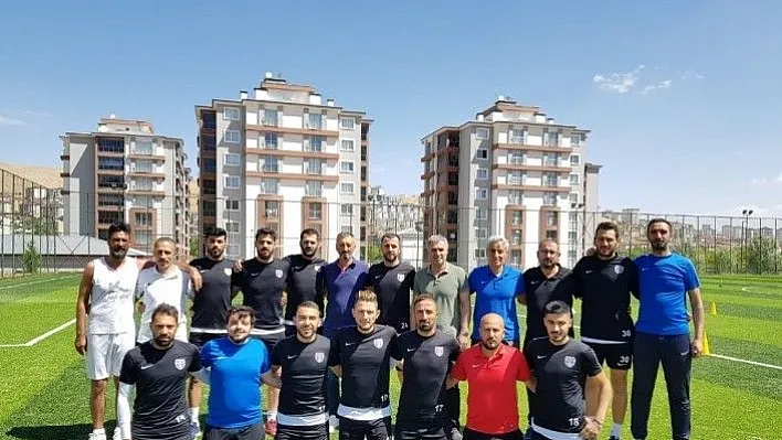 Elazığ Belediyespor, iç transferde 11 futbolcu ile sözleşme imzaladı