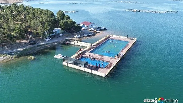 Keban Baraj Gölü üzerine kurulan 'Yüzer Havuza' yoğun ilgi