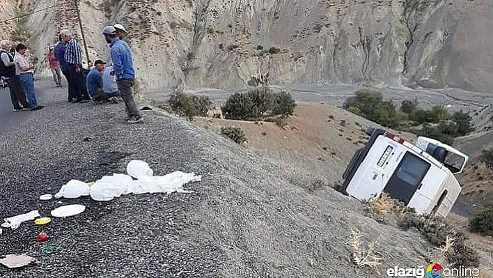 Minibüs şarampole yuvarlandı: 10 yaralı