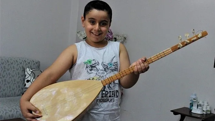 Oyuncaklarını satışa çıkaran çocuğa, Başkan Şerifoğulları'ndan anlamlı jest