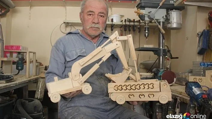 20 yıldır yaptığı ahşap oyuncaklarla kendini terapi ediyor