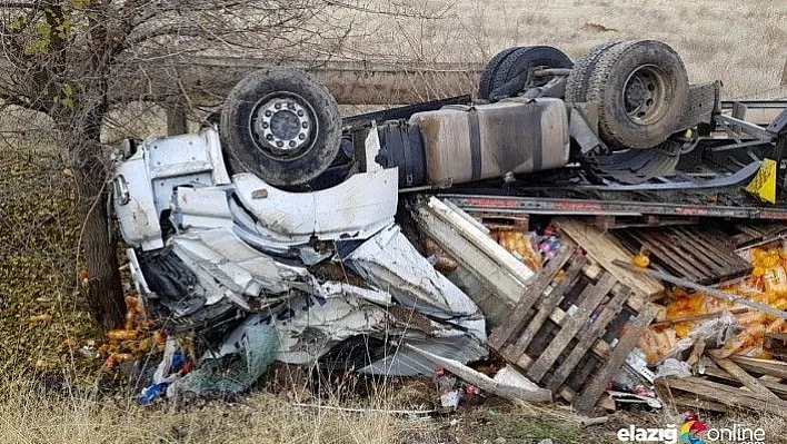 Direksiyon hakimiyetini kaybeden tır sürücüsü takla attı