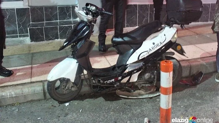 Sürücüsünün direksiyon hakimiyetini kaybettiği motorsiklet devrildi