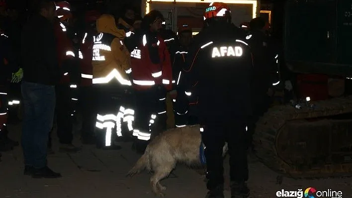 Arama kurtarma çalışmaları eğitimli köpekle aralıksız devam ediyor