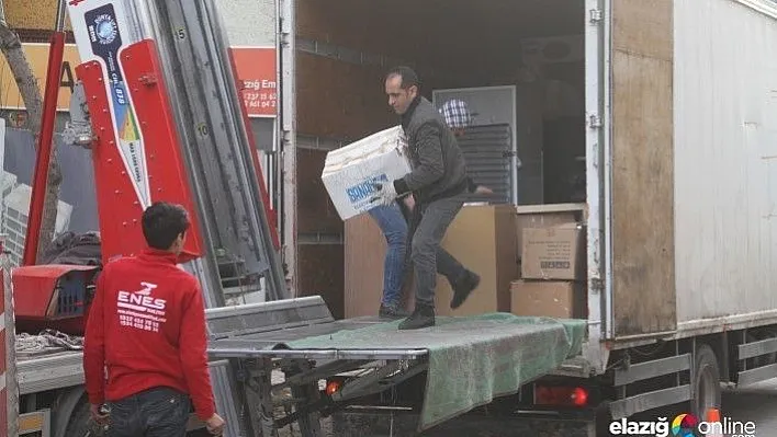 Böyle insanlar var, ücretsiz ev taşıyorlar