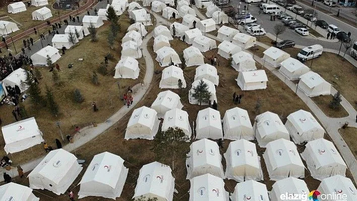 Depremin vurduğu Elazığ'da, çocukların çadır kentlerde yaşamı