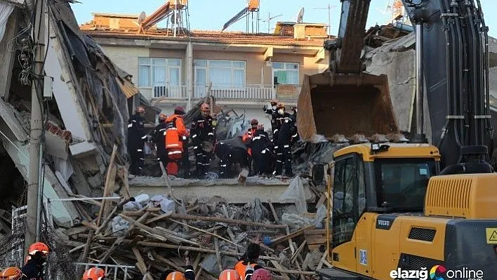 Elazığ'da depremin etkileri gün ağarınca ortaya çıktı