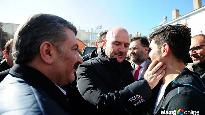Elleriyle enkaz altından çıkarmıştı: Suriyeli Mahmut, Bakanlar Soylu ve Koca ile enkazda görüştü