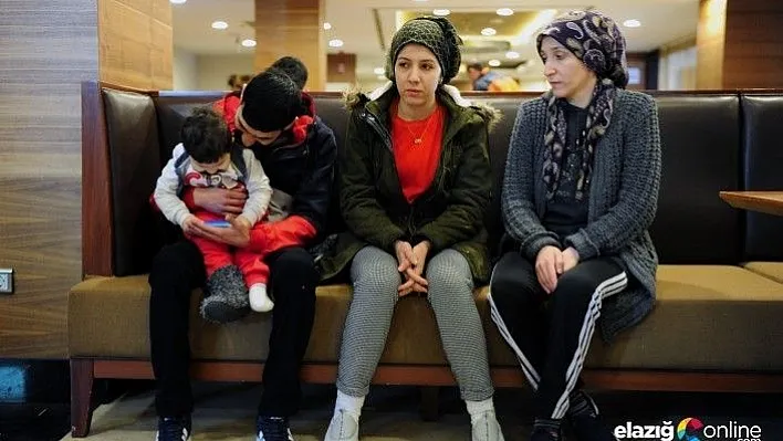 Enkaz altında 18 aylık bebeğini emzirdi