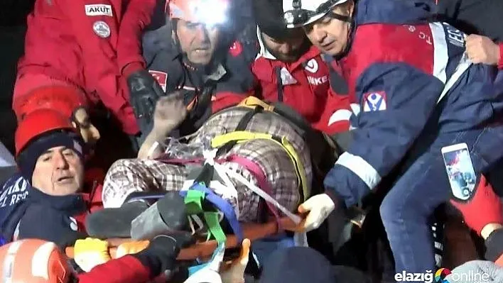 Enkazdan birer saat arayla 2 kadın sağ çıkarıldı