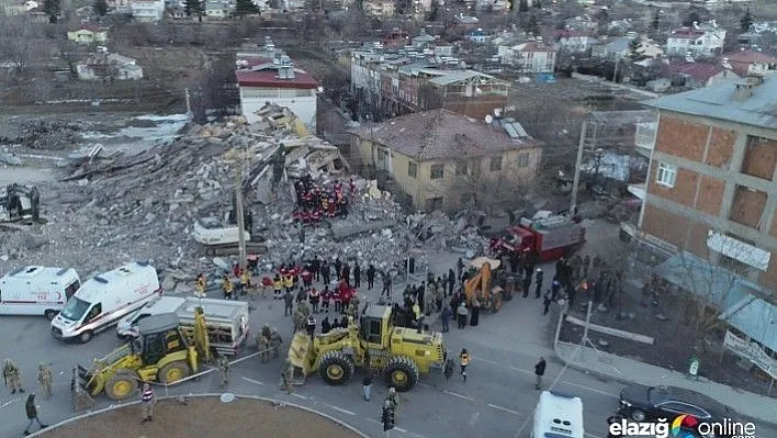 Gezin'de enkaz altında kalan 5 vatandaştan 2'si ölü 3'ü yaralı çıkartıldı
