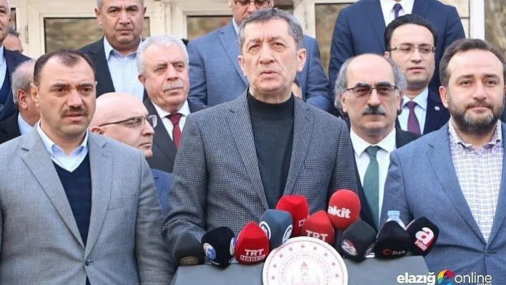 Bakan Selçuk: &quotVan'da ilçelerimizde birkaç köy okulunda ufak çaplı hasar meydana geldi&quot