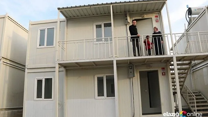 Çift katlı konteyner evlerin anahtarları teslim edilmeye başlandı