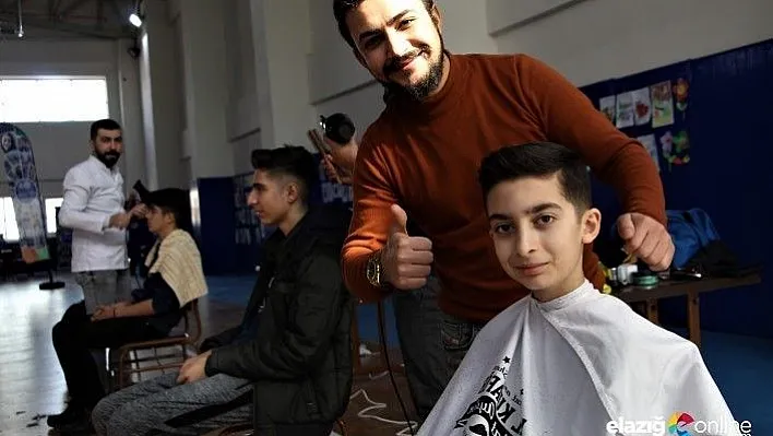 Gönüllü 25 kuaförden depremzede çocuklara anlamlı jest