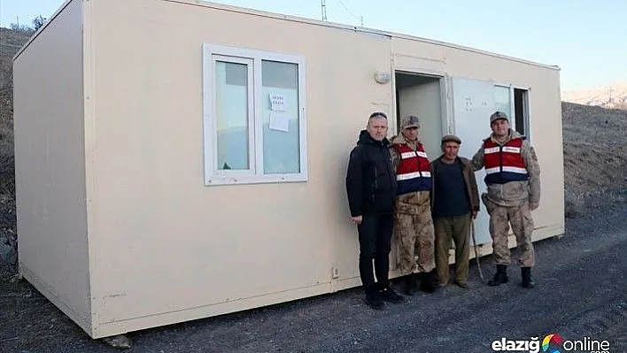 Kırsaldaki Depremzedelere Konteyner Ulaştırılıyor