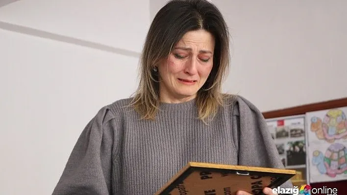 Öğretmeni, depremde hayatını kaybeden öğrencisi için gözyaşı döktü