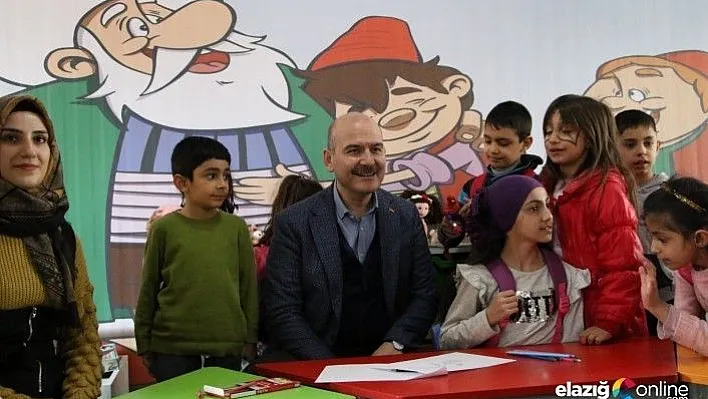 Bakan Soylu, konteyner kentte çocuklarla bir araya geldi