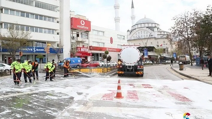 Elazığ'da korona virüsüne karşı kapsamlı temizlik sürüyor