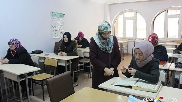 İşitme engelliler, İşaret diliyle Kur'an-ı Kerim öğreniyor