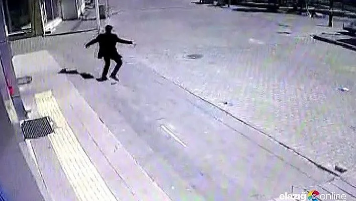 Bingöl'deki deprem anı güvenlik kameralarına yansıdı
