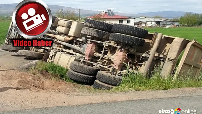 Kamyon devrildi, o anlar kameraya yansıdı