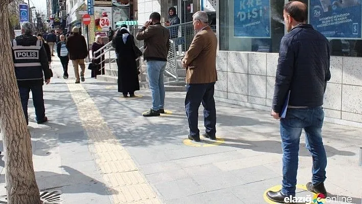 Yoğunluk yaşanan banka ve ATM önlerine özel tedbir
