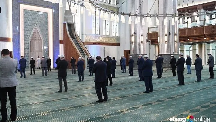 Camilerde Cuma Namazı Kılınmaya Başlayacağı Tarih Belli Oldu