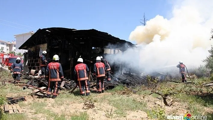 Elazığ'da prefabrik ev çıkan yangında küle döndü