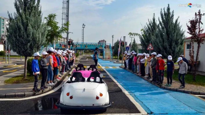 300 öğrenciye trafik eğitimi veriliyor